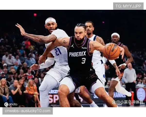 镜头回放：狄龙·布鲁克斯与追梦格林发生口角，双方各领一次技术犯规