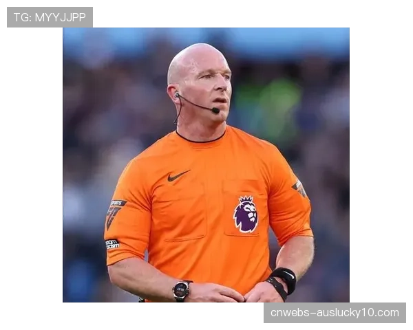 特写:裁判通过VAR长时间审核后,取消阿森纳一粒进球 特写:裁判通过VAR长时间审核后,取消阿森纳一粒进球